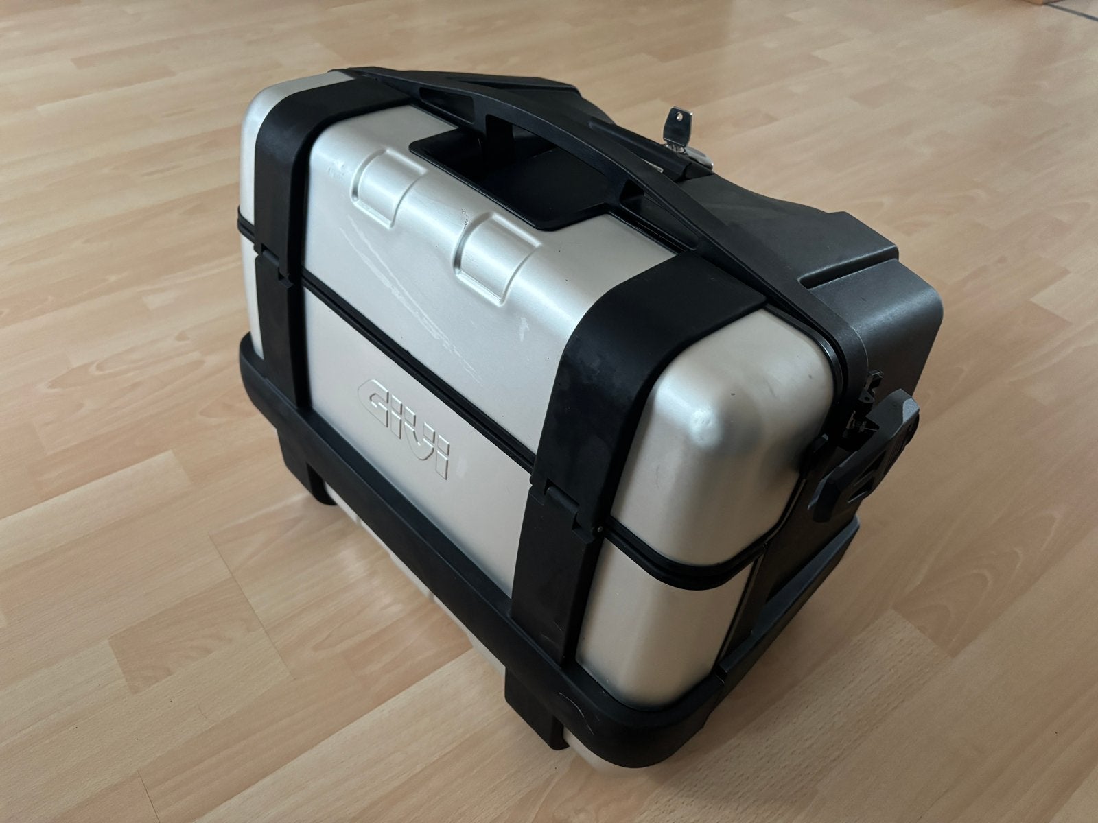 Givi trekker monokey 46L case, Motoren, Ophalen, Gebruikt