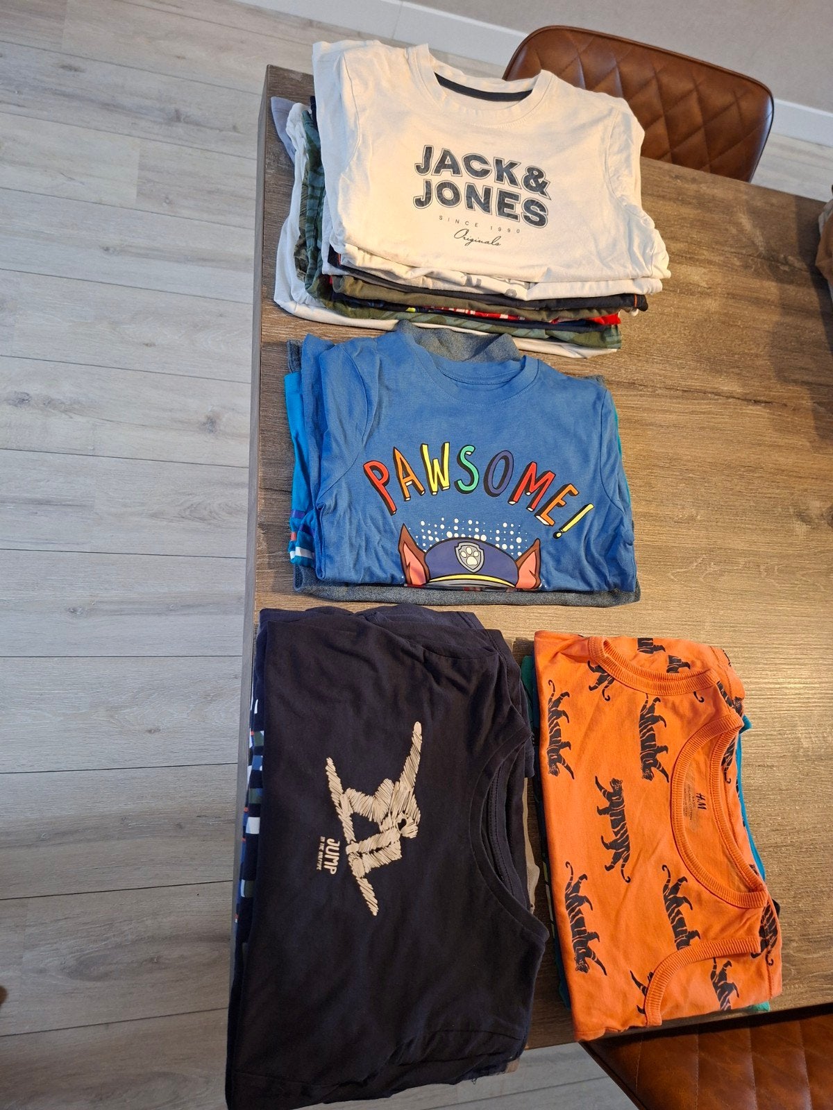 kledingpakket (34 stuks) t-shirts maat +/-134, Enfants & Bébés, Enlèvement, Taille 134