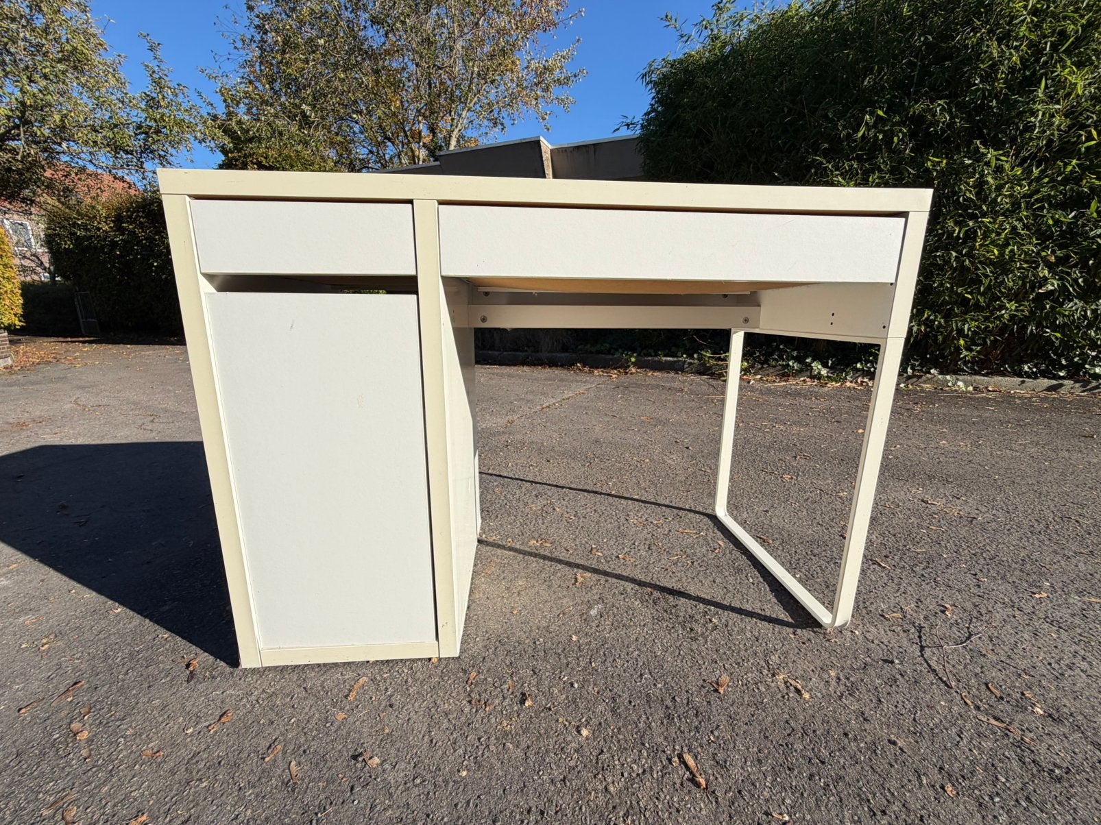 Bureau blanc IKEA avec 2 tiroirs et rangement, Maison & Meubles, Comme neuf, Enlèvement, IKEA, Moderne