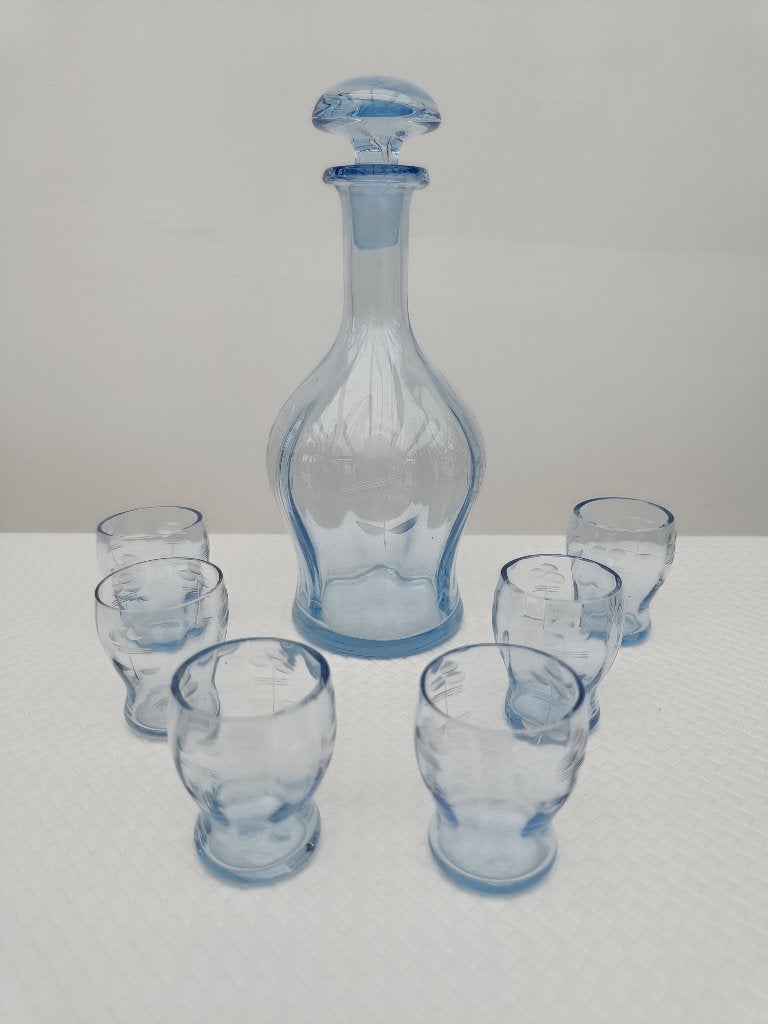 Karafje met bijhorende glaasjes. Hoogte: 19,50 cm., Ophalen of Verzenden, Borrel- of Shotglas