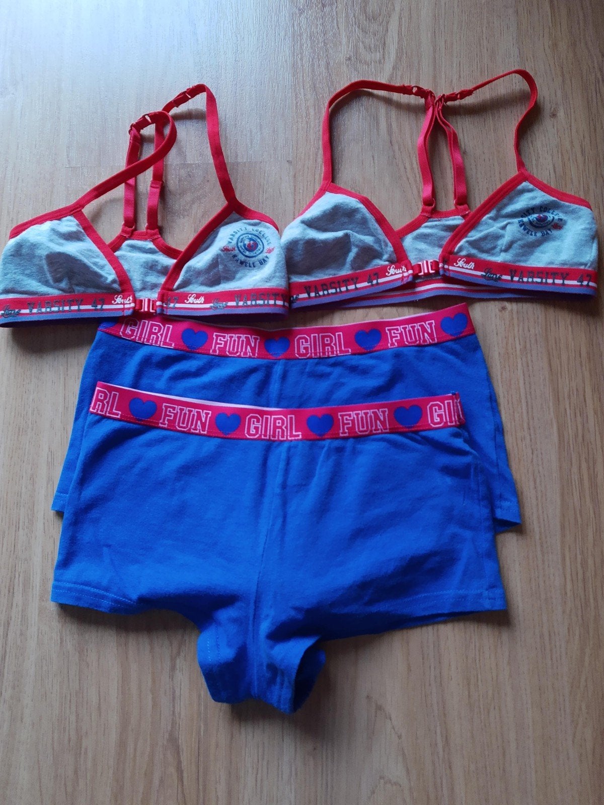 Meisjesondergoed: 2 eerste BH 's maat 70a en 2 boxershorts, Ophalen of Verzenden