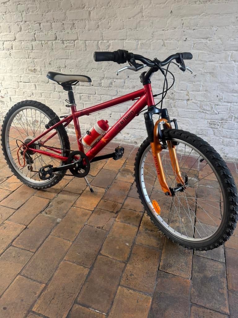 VTT BTWIN SAMOURAILI 24 pouces 5V en très bon état général., Autres marques, Frein sur jante, Comme neuf, Enlèvement