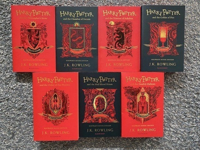 J.K.ROWLING,DE COMPLETE SET VAN HARRY POTTER IN KARTONNEN BO, Boeken, Ophalen of Verzenden