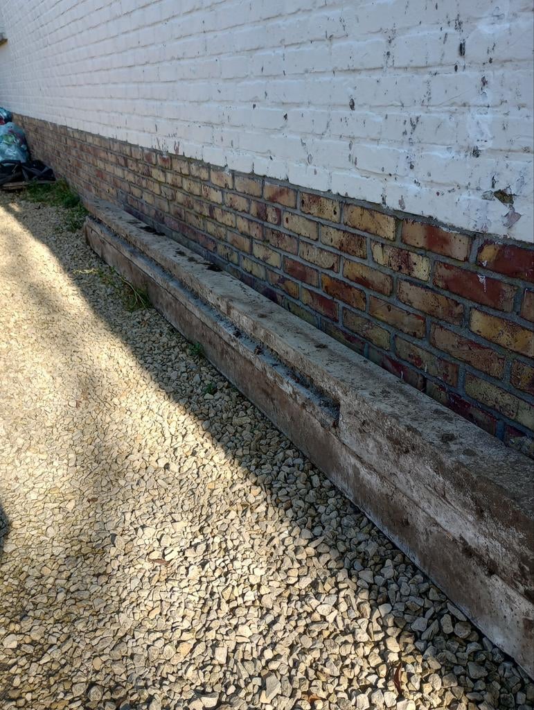 GRATIS TWEE BETONNEN PALEN. ZELF OP TE HALEN!, Enlèvement, Poteaux