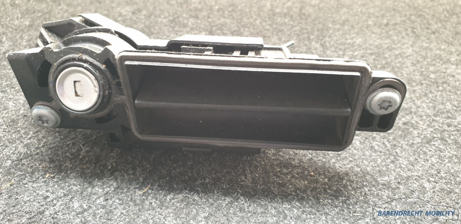 Interrupteur de couvercle de coffre W203 Classe C Mercedes 2, Mercedes-Benz AG, Mercedes-Benz, Utilisé, Mercedesstrasse 120
70372  Stuttgart, DE