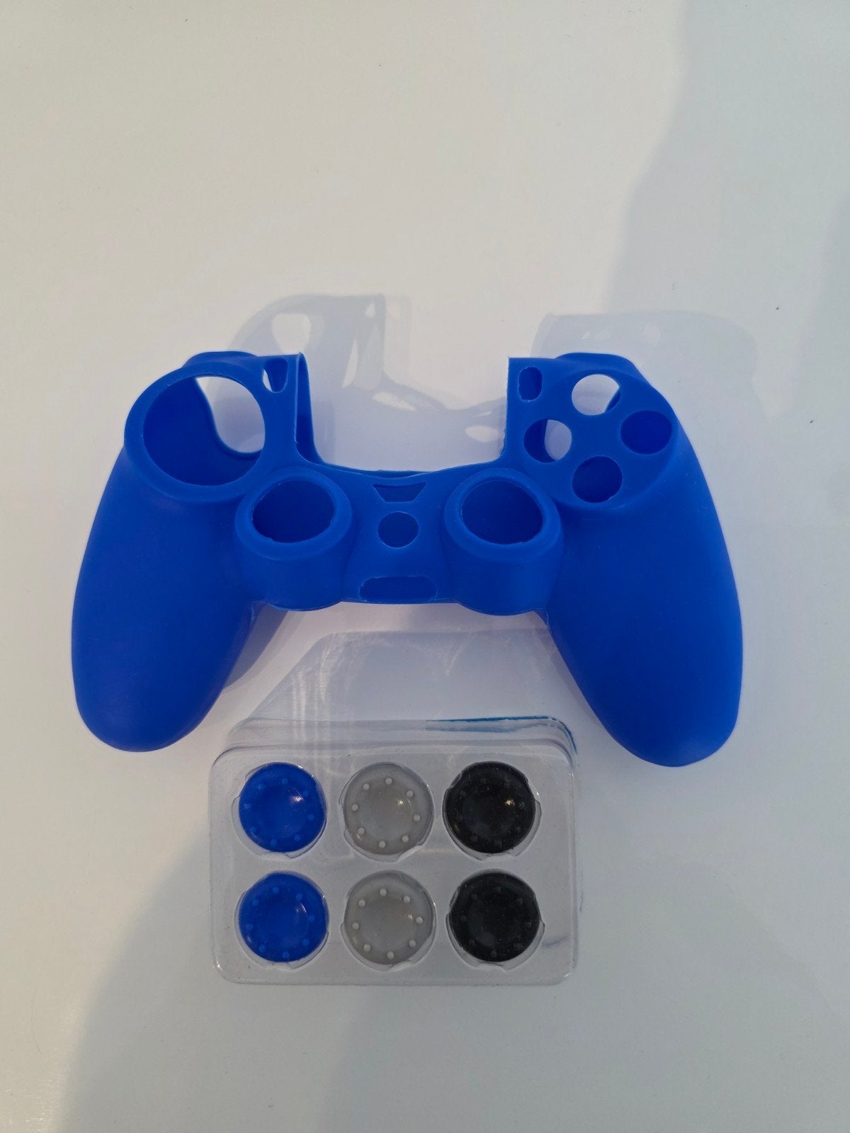 Coque Silicone PS4 + 3 Paires Protections Joysticks, Enlèvement ou Envoi, PlayStation 4