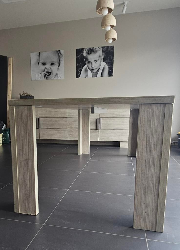 Tafel met eventueel bijhoorende kast, Ophalen