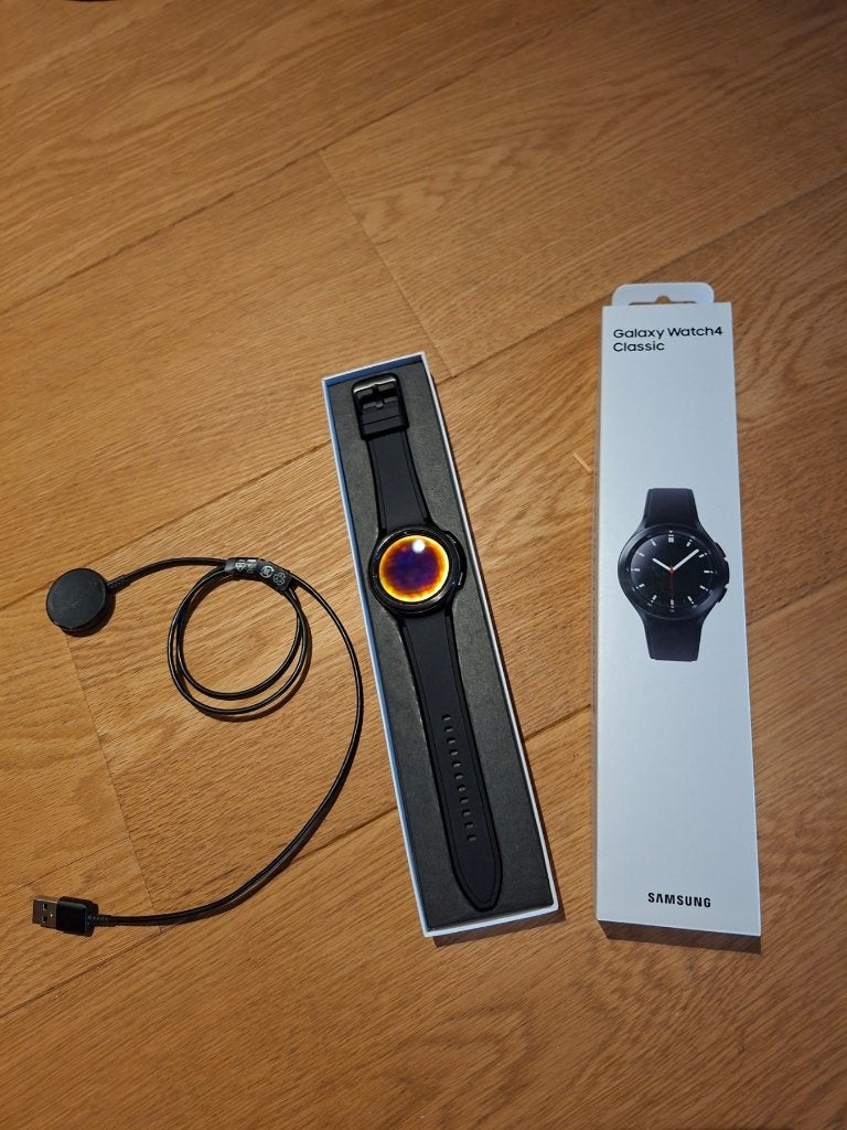 Galaxy Watch4 Classic Bluetooth 46mm met oplader, Handtassen en Accessoires, Smartwatches, Gebruikt, Zwart, Ophalen of Verzenden