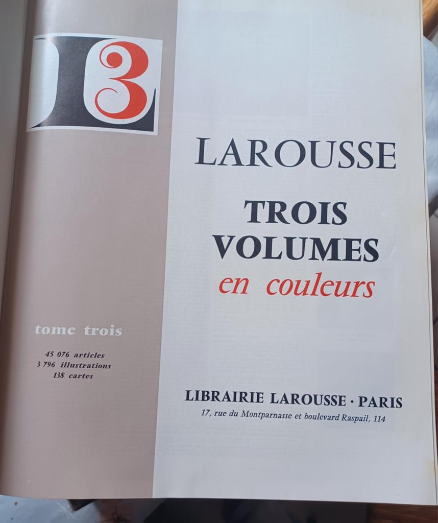 Larousse couleurs en 3 volumesw, Livres