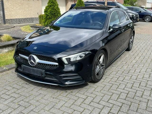 Mercedes-Benz A-klasse 180 d AMG LINE PANORAMADAK NAVI CAMER, Auto's, Mercedes-Benz, Automaat, Gebruikt, 116 pk, Leder en Stof