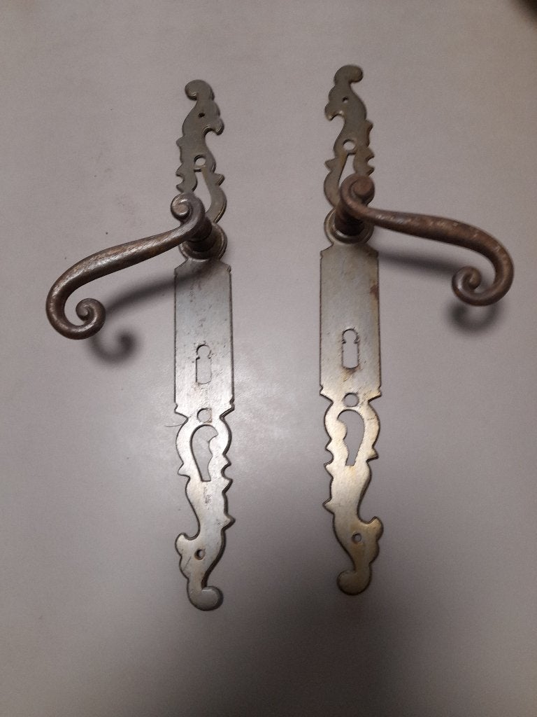 Antieke klink  5 euro en twee ovenscharnieren 15 euro, Antiek en Kunst, Ophalen