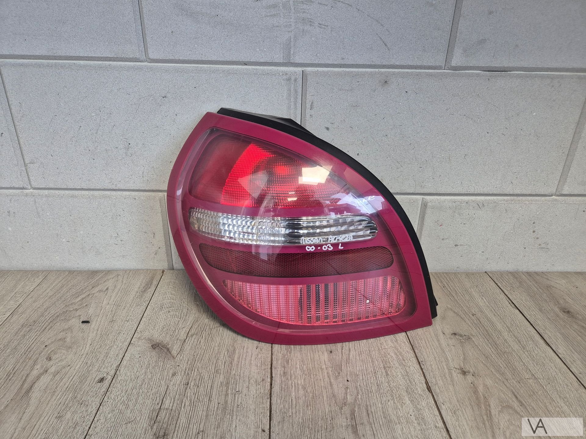 Achterlicht links van Nissan Almera hatchback 2000 tot 2003, Gebruikt, -, -, Ophalen of Verzenden