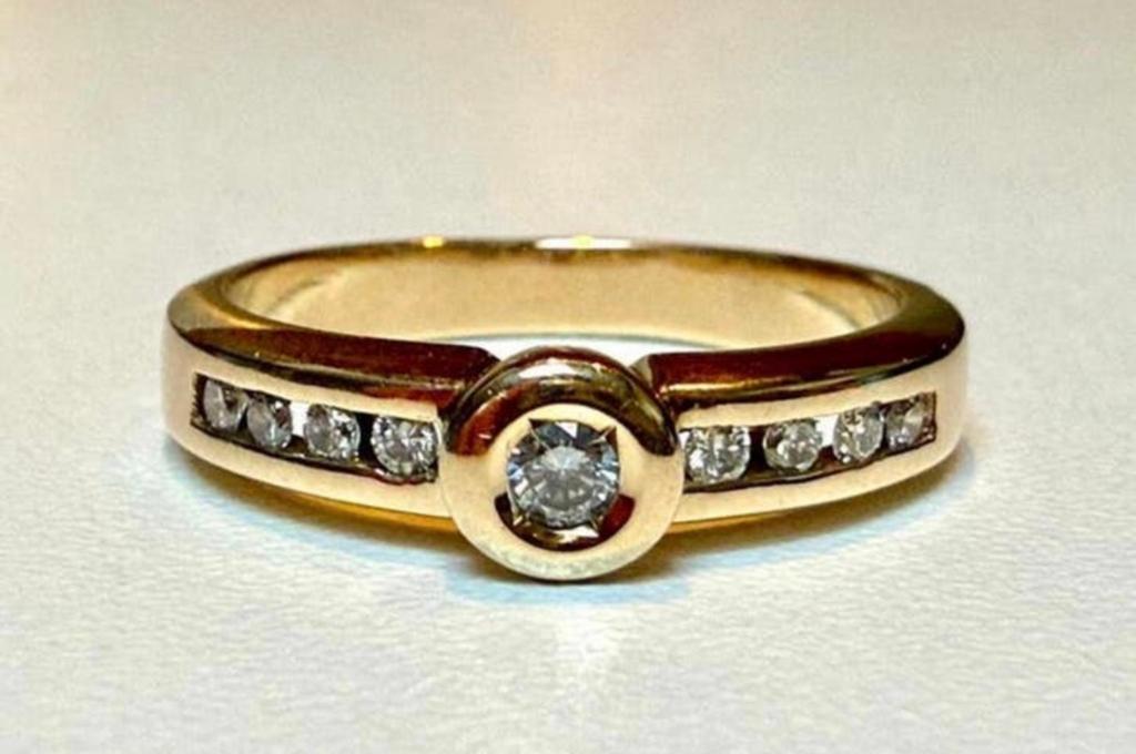 Prachtige gouden ring met 9 natuurlijke VS diamanten! 19,5mm, Handtassen en Accessoires, Ringen, Dame of Heer, 19 tot 20, Geel