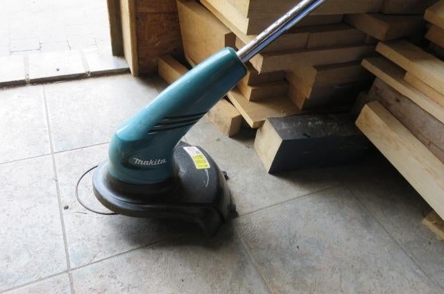 elektrische grastrimmer makita, Ophalen, Makkita, Zo goed als nieuw, 10 tot 30 cm