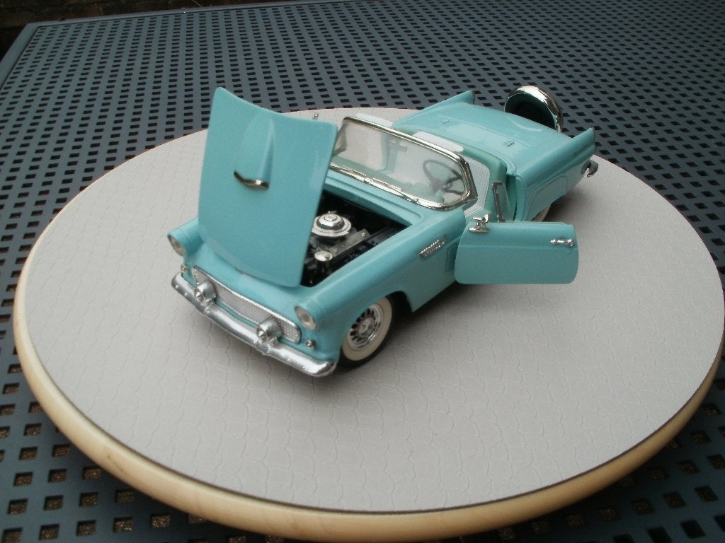 Revell Ford Thunderbird 1955 schaal 1-18 in mint uitvoering., Hobby en Vrije tijd, Modelauto's | 1:18, Ophalen of Verzenden, Zo goed als nieuw