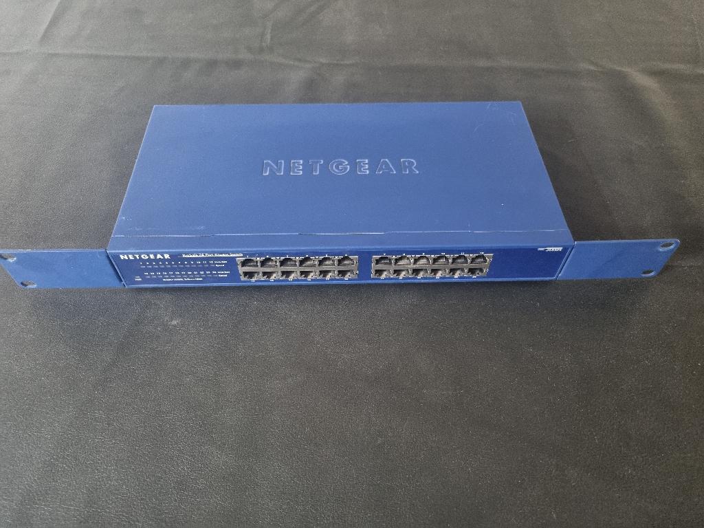 netgear prosafe 24 port gigabit switch jgs524 v2, Computers en Software, Netwerk switches, Ophalen of Verzenden, Zo goed als nieuw