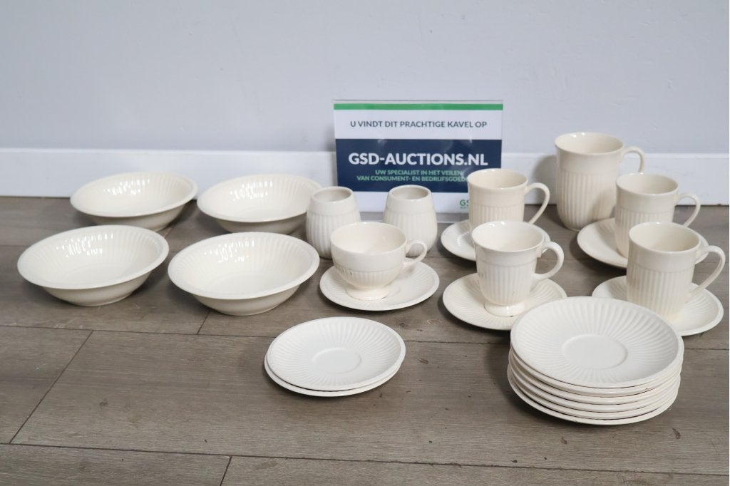 Wedgwood servies met bordjes, kommen, en bekers 25 stuks, Niet ingevuld, Niet ingevuld, Niet ingevuld