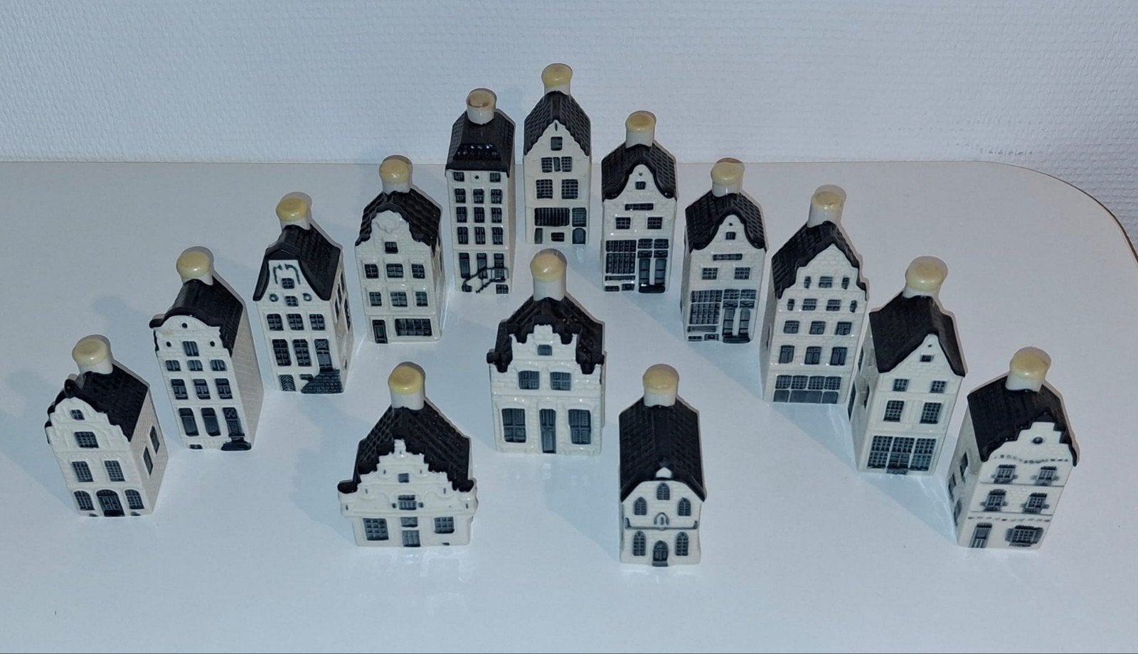 14 intacte blauwe Delftse huizen van KLM Bols, Hobby en Vrije tijd, Ophalen