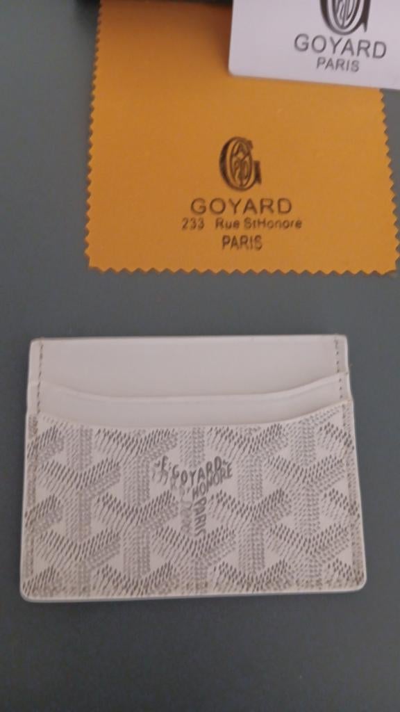 Portefeuille Goyard, Enlèvement