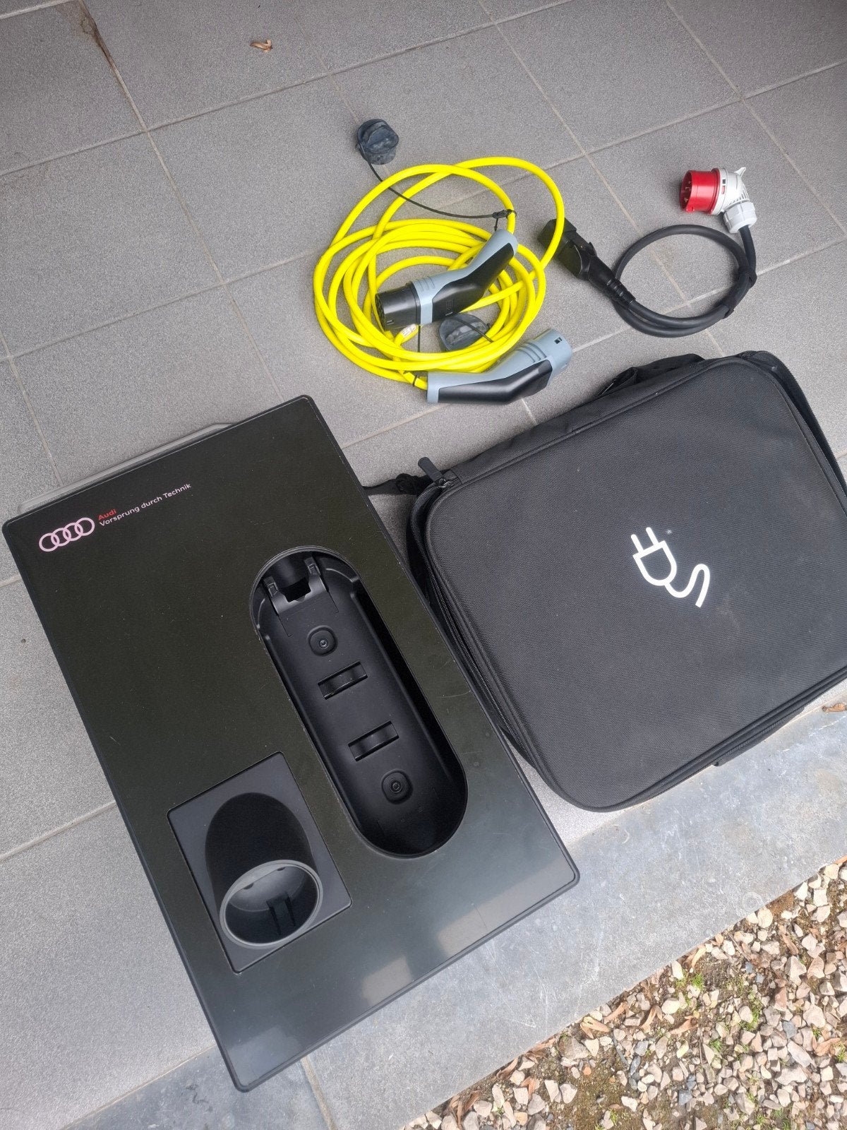Cable de recharge audi +boitier audi, Enlèvement ou Envoi