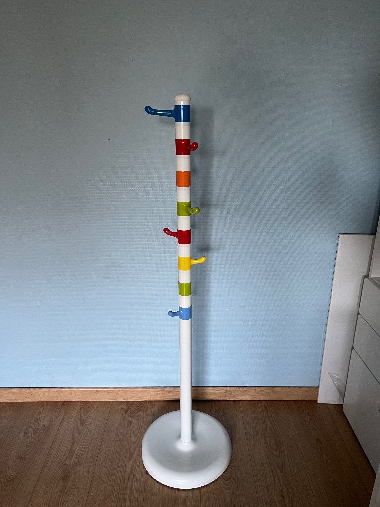 Porte-manteaux pour enfants, Enlèvement