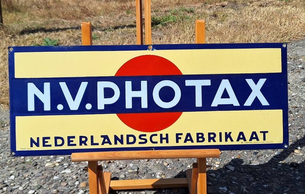 Origineel en authentiek emaille reclamebord van N.V. Photax., Ophalen of Verzenden, Gebruikt, Reclamebord