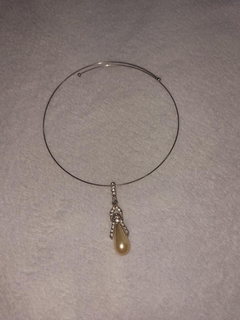Collier tour du cou, Enlèvement ou Envoi