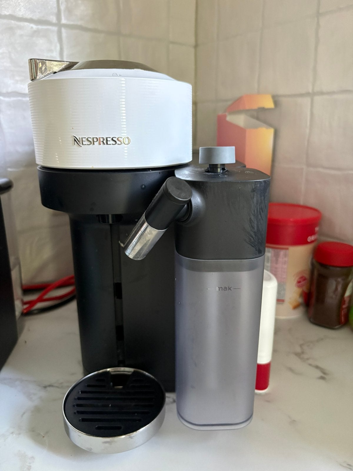 DE LONGHI Nespresso - Vertuo Lattissima  - Wit, Electroménager, Enlèvement ou Envoi, Comme neuf