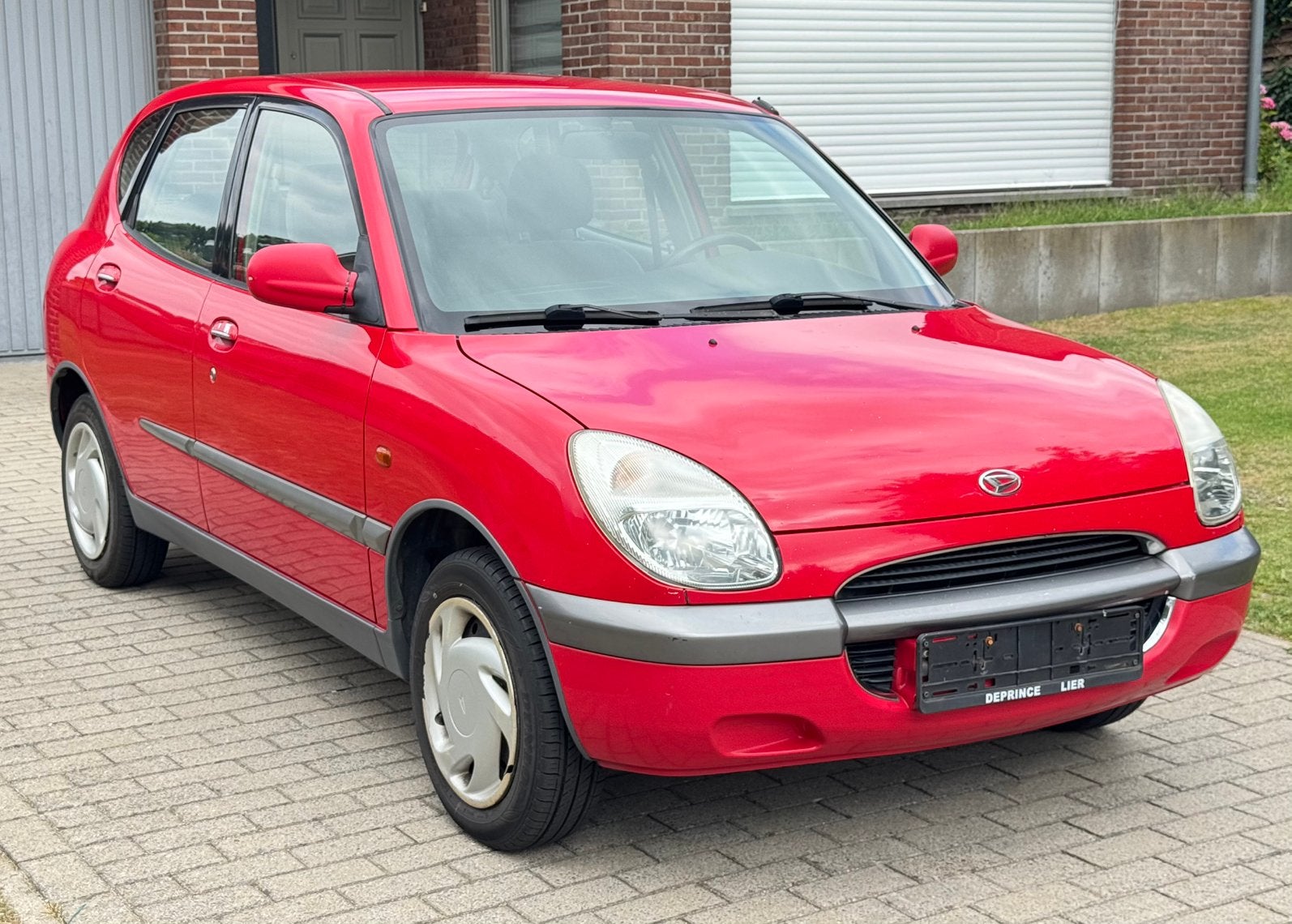 Daihatsu Sirion Automatic 1.0 Essence aprouvée pour la vente, Rouge, Achat, 5 places, Automatique