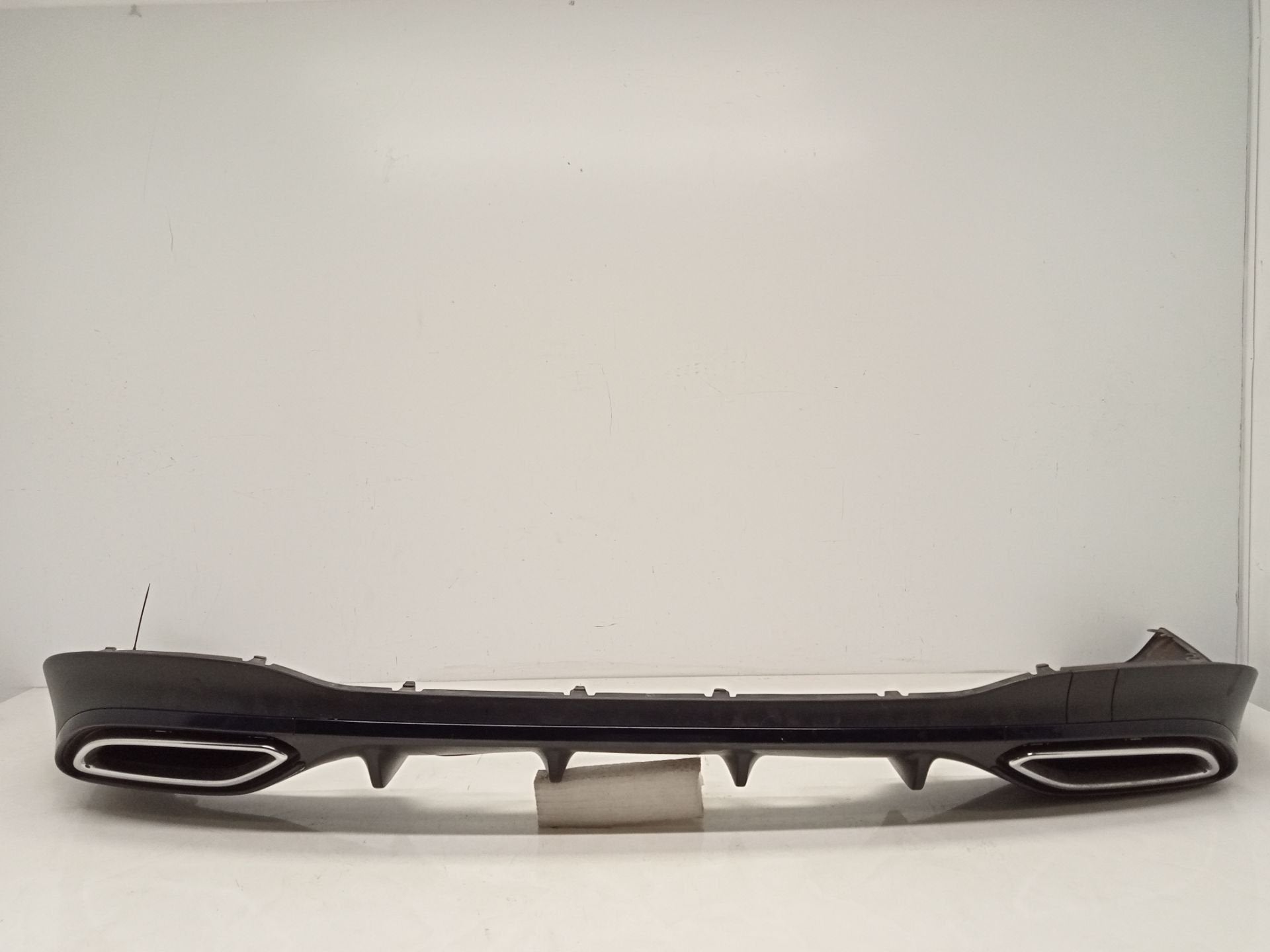 Mercedes CLA Class AMG Bumper Diffuser A1188850302, Gebruikt, Mercedes-Benz AG, Mercedes-Benz, Mercedesstrasse 120
70372  Stuttgart, DE