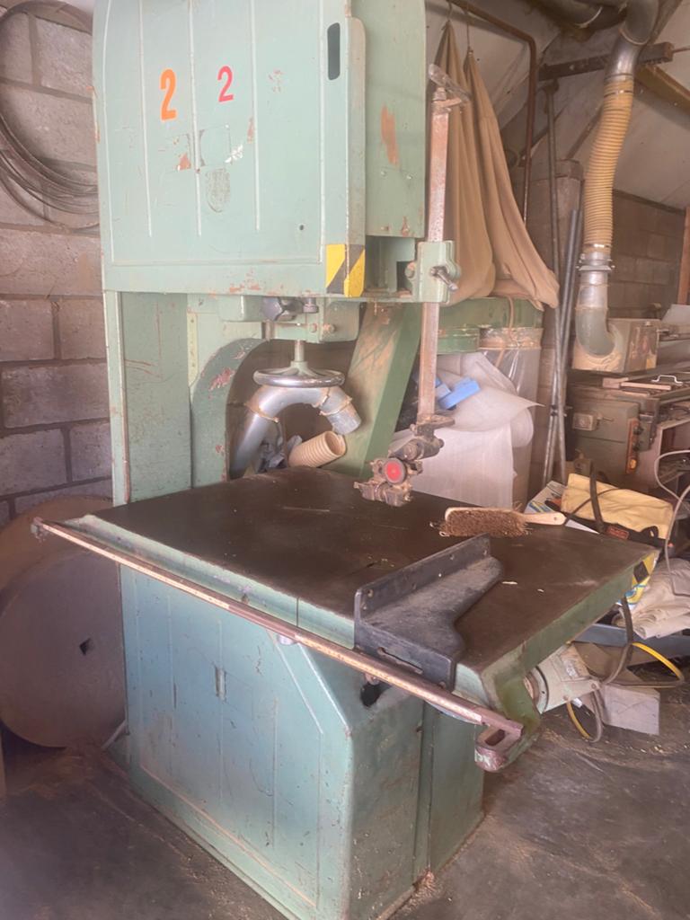 Grote lintzaag machine, Bricolage & Construction, Outillage | Scies mécaniques, Enlèvement, Scie à ruban