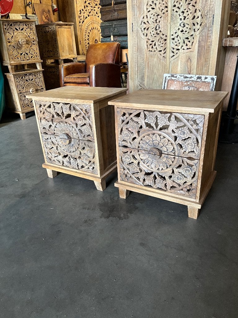 2 X Handgesneden Kastje/Nachtkastje uit India Ibiza/Boho, Maison & Meubles, Chambre à coucher | Tables de chevet, Neuf, 55 à 70 cm