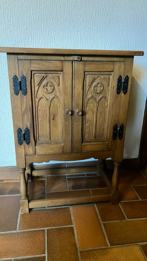 Retro gotisch eiken kastje, Antiek en Kunst, Antiek | Meubels | Kasten, Ophalen