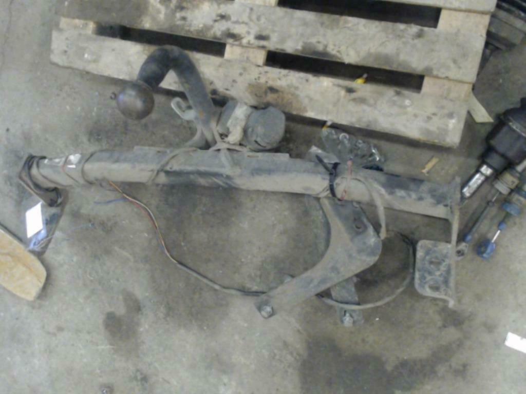 attache  remorque  renault  LAGUNA II break, Renault, Haillon arrière, Enlèvement, Utilisé