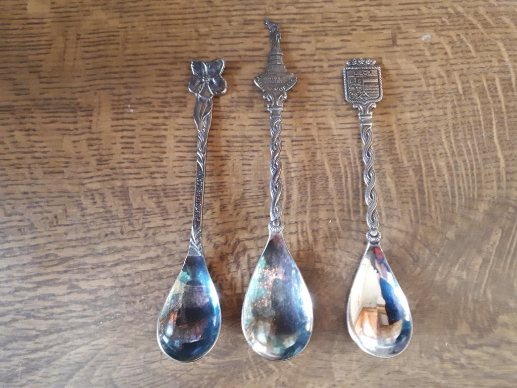 3 souvenir lepeltjes, Liège, New York en pinksterbloem, Ophalen of Verzenden