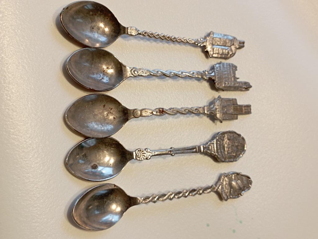 Anciennes cuillères souvenirs avec des motifs représentant l, Antiquités & Art, Enlèvement