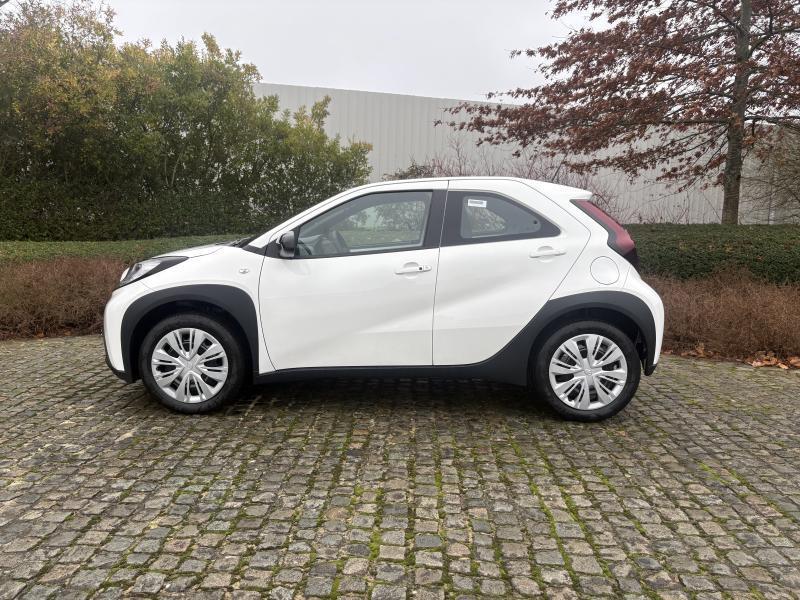 Toyota Aygo X play, Automaat, Emergency brake assist, 72 pk, Wit