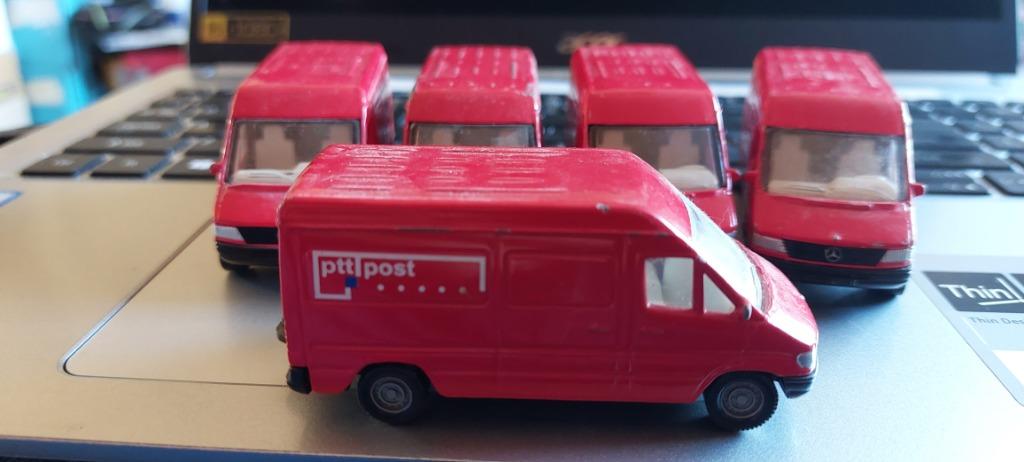 H0LK 0929 MERCEDES-BENZ VANS PTT FLEET 1:87., Hobby & Loisirs créatifs, Voitures miniatures | 1:87, Envoi, Utilisé, Voiture, SIKU