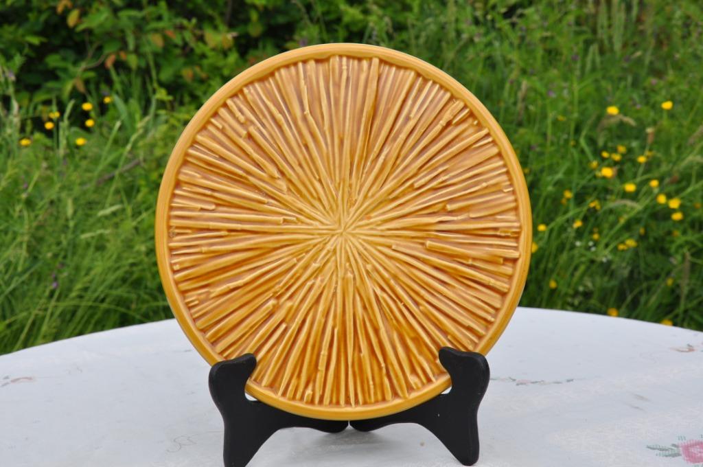 sous plat rond motif paille boch keralux, Enlèvement ou Envoi