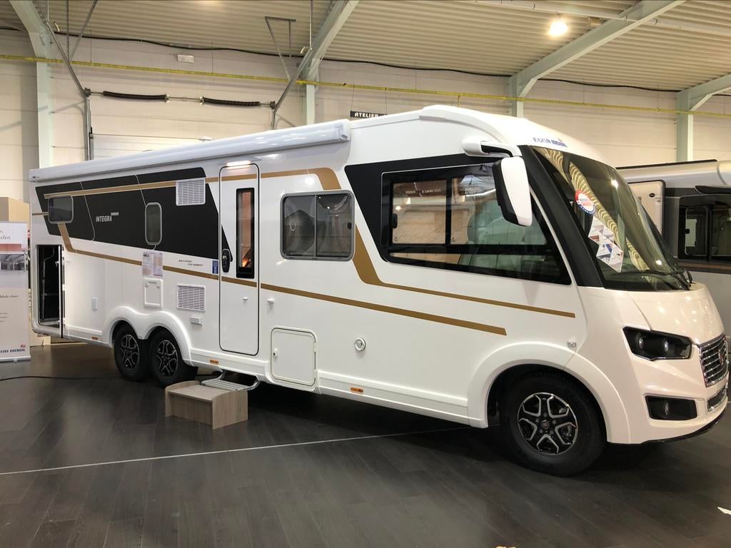 Eura Mobil 890 EB, le camping-car de classe Premium !, Caravanes & Camping, Entreprise, Intégral, Diesel, Eura Mobil