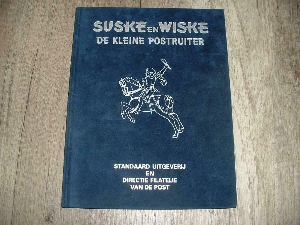 suske en wiske luxe fluwelen HC " de kleine postruiter ", Boeken, Eén stripboek, Ophalen of Verzenden, Zo goed als nieuw