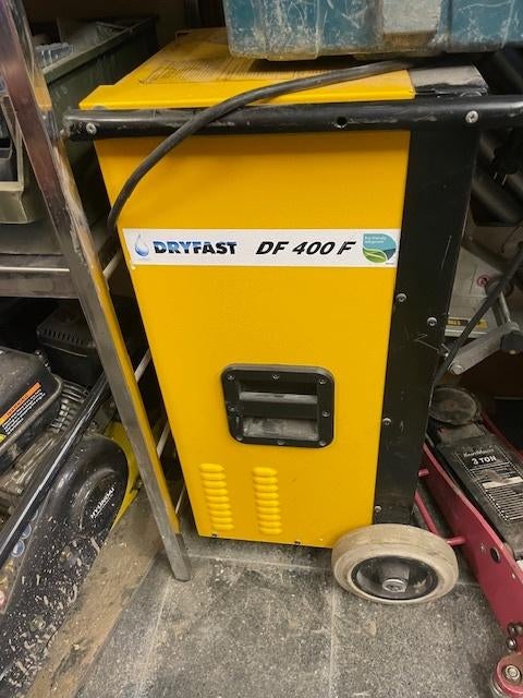 Verschillende Gereedschappen te huur. Minigraver.trilplaat…., Ophalen, Gebruikt