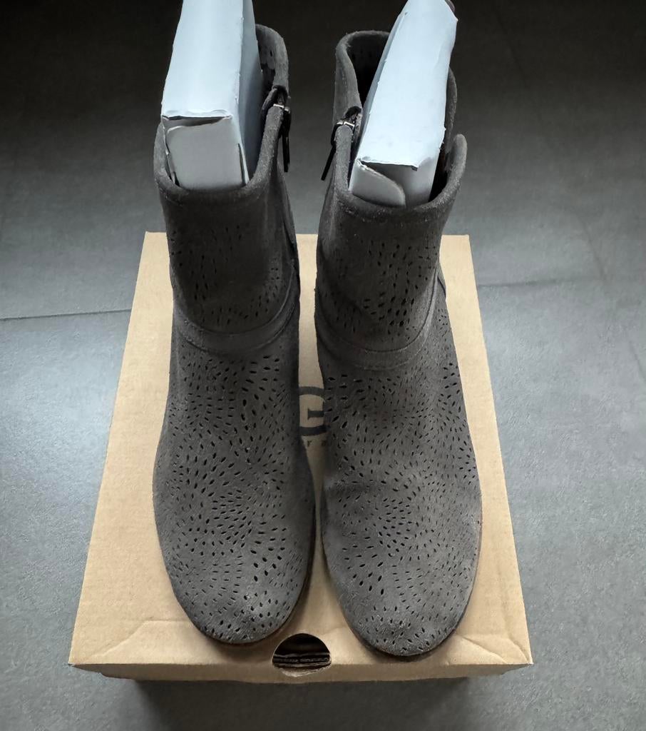 Enkellaarzen UGG, Lage of Enkellaarzen, Ophalen of Verzenden, Grijs, Gedragen