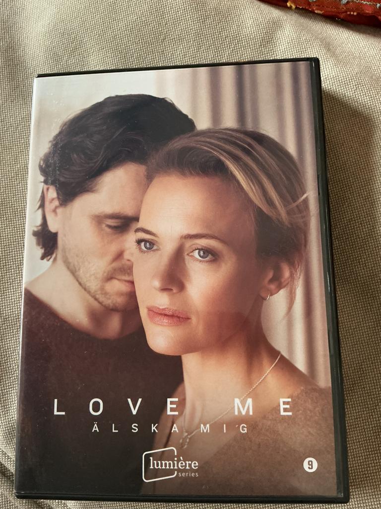 Zweedse serie « Love me «  van Lumiere, Ophalen of Verzenden, Zo goed als nieuw