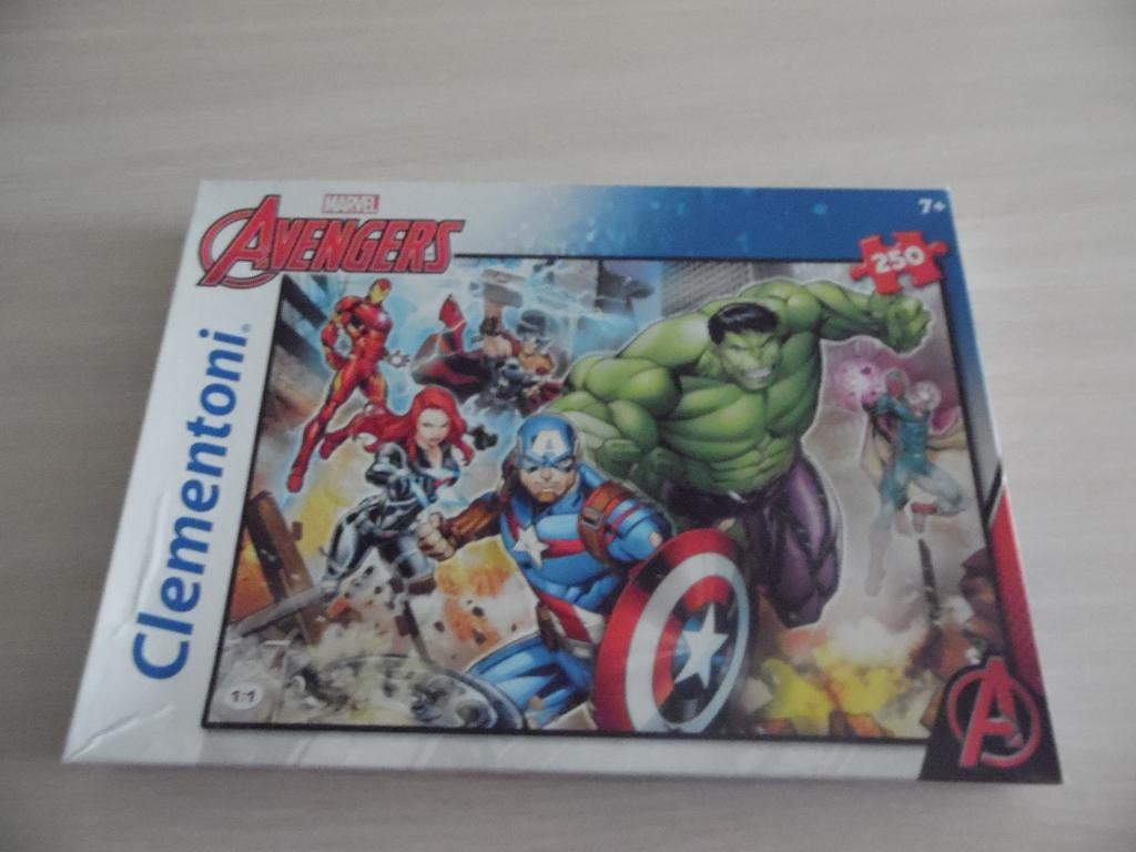PUZZLE   MARVEL  AVENGERS    250  PIÈCES     CLEMENTONI, Enlèvement ou Envoi, Plus de 50 pièces, Comme neuf, 6 ans ou plus