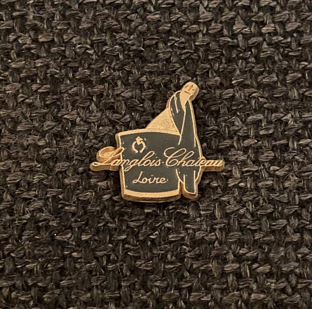 PIN - LANGLOIS CHATEAU LOIRE - VIN - WIJN - WINE, Envoi, Utilisé, Autres sujets/thèmes, Insigne ou Pin's