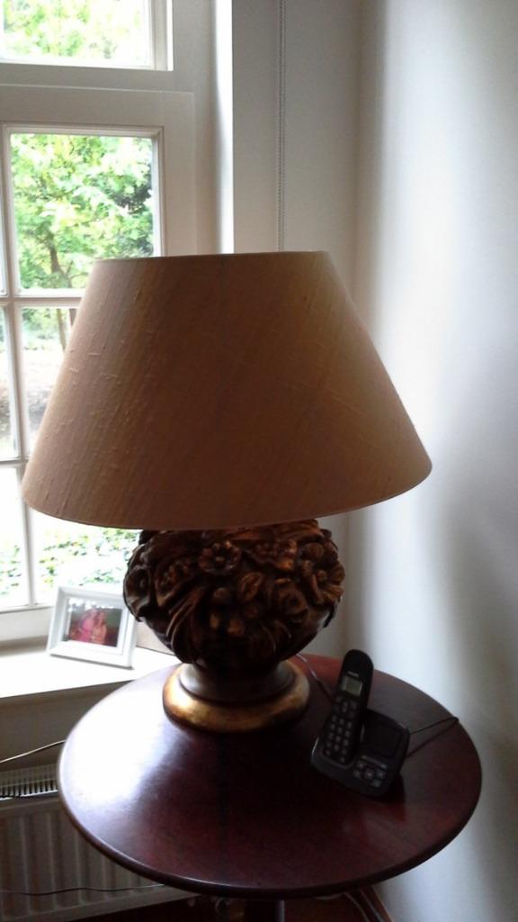 Schemerlamp, bol fruit, goudkleurig met zijde kap. 400 euro, Huis en Inrichting, Lampen | Tafellampen, Ophalen, Hout