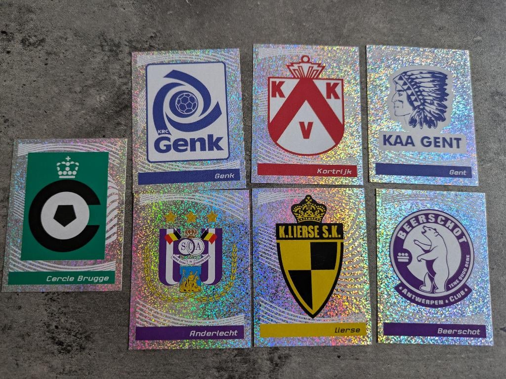 PANINI FOOTBALL 2012  7x emblemen/badges voetbal zeldzaam, Verzenden, Nieuw