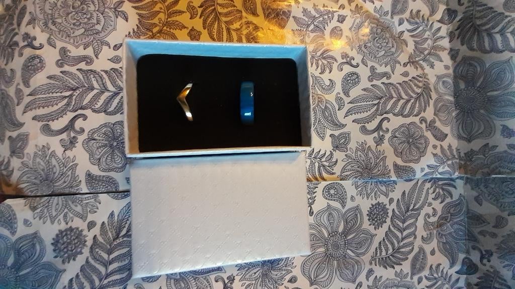 bague dorée de fantaisie t 54 et bleu synthétique t49 (model, Bijoux, Sacs & Beauté, Bagues, Enlèvement ou Envoi, Neuf, Synthétique
