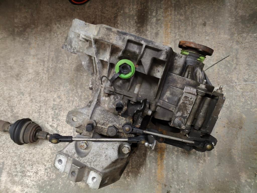 VW/ Skoda v- bak 5 manueel uit 1,6 benzine, Auto-onderdelen, Ophalen, Skoda